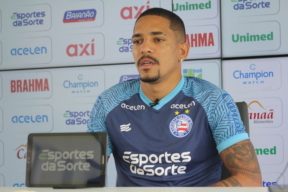Gilberto durante entrevista coletiva na Cidade Tricolor — Foto: Felipe Santana / EC Bahia