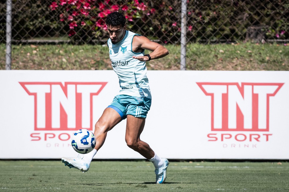 William em ação durante treino do Cruzeiro