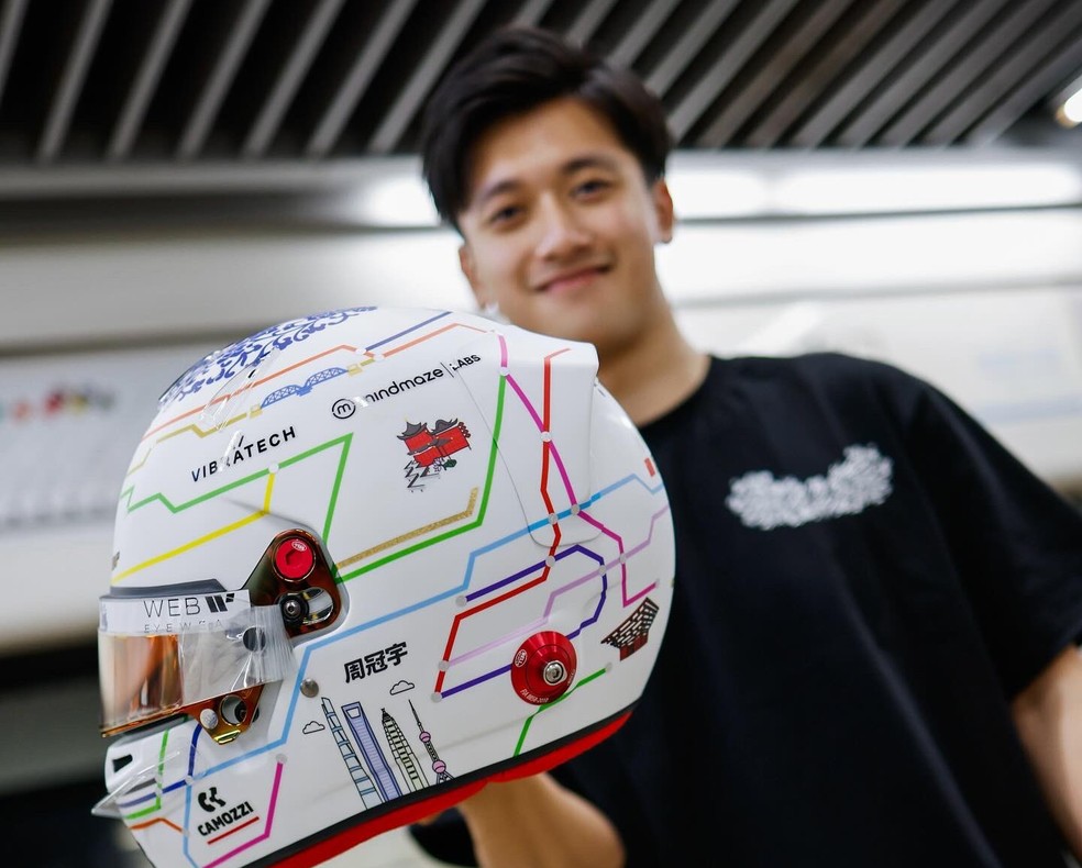 Guanyu Zhou exibe pintura especial para o GP da China da F1 2024 &mdash; Foto: Reprodu&ccedil;&atilde;o redes sociais/Twitter