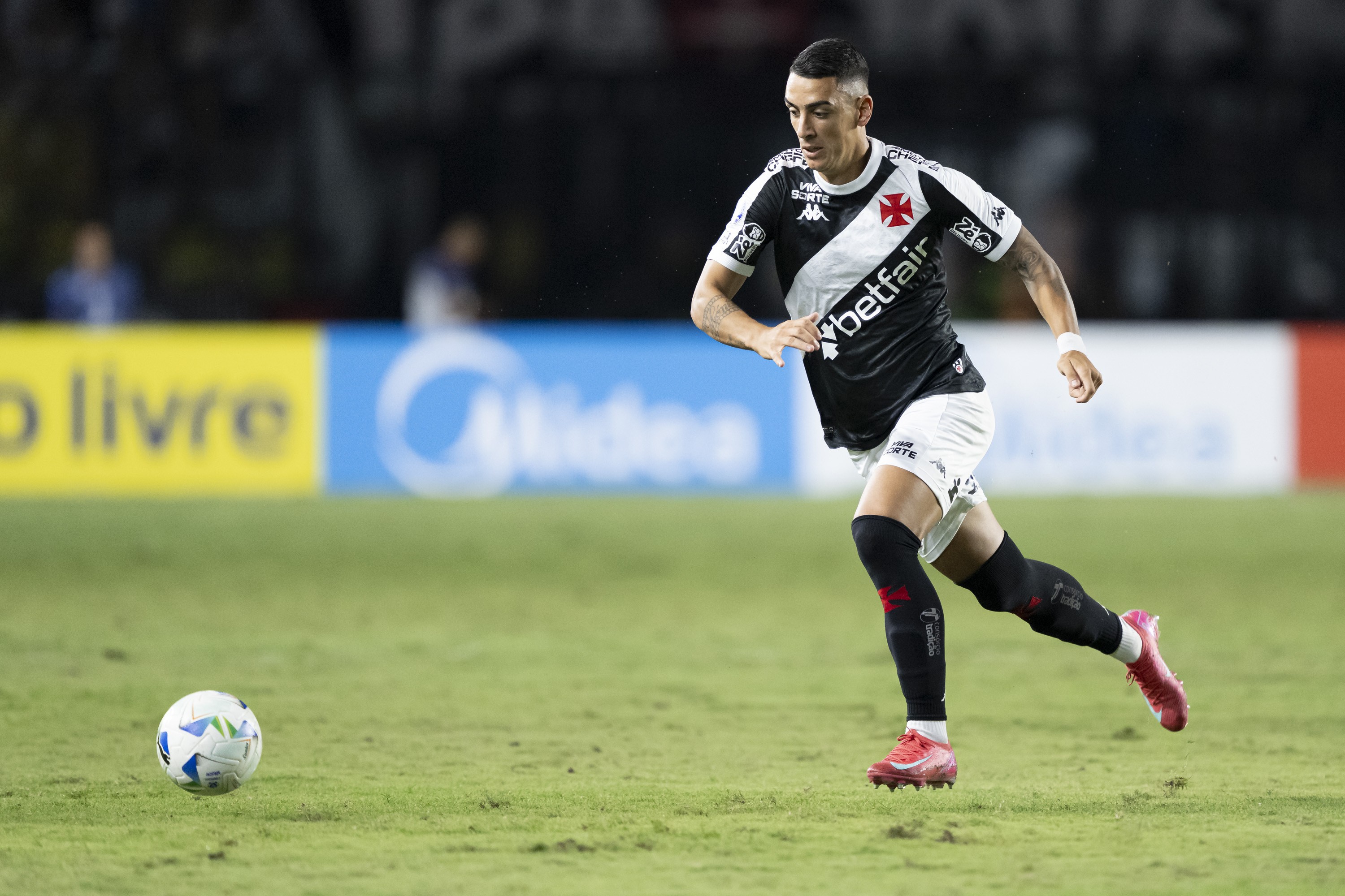 Sem prestígio com Diniz, Puma caminha para o fim de passagem no Vasco