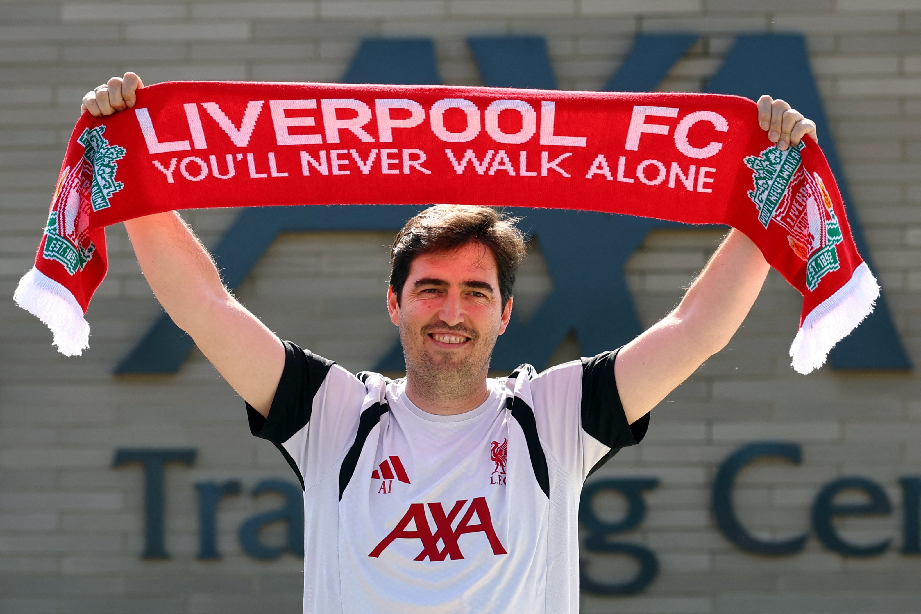 Iraola pede reforços na primeira coletiva pelo Liverpool: "Precisamos de mais jogadores"