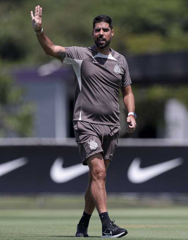 Corinthians: Oliveira prepara alterações na escalação para duelo contra a Portuguesa.