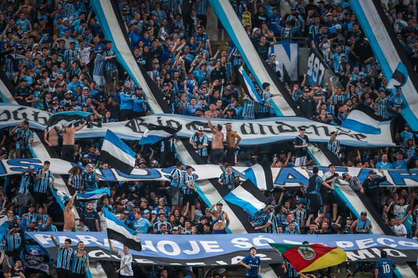 Torcida do Grêmio esgota ingressos para jogo com o Corinthians; veja previsão