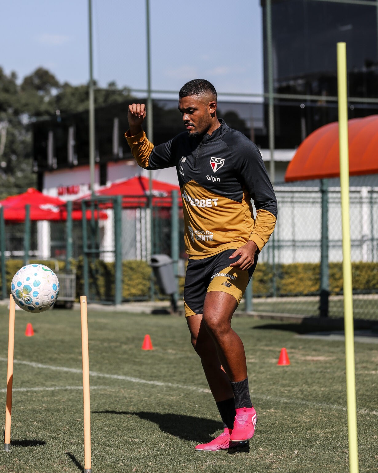 São Paulo faz treino tático, e Sabino inicia transição física
