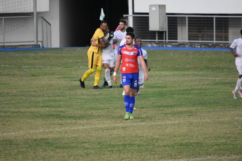 Goleiro Bruno marca primeiro gol com camisa do Rio Branco-AC &mdash; Foto: Arquivo pessoal/Manoel Fa&ccedil;anha