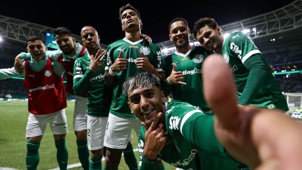 Facundo Torres comemora gol em Palmeiras x Mirassol com clssica selfie do elenco  Foto: Cesar Greco / Palmeiras