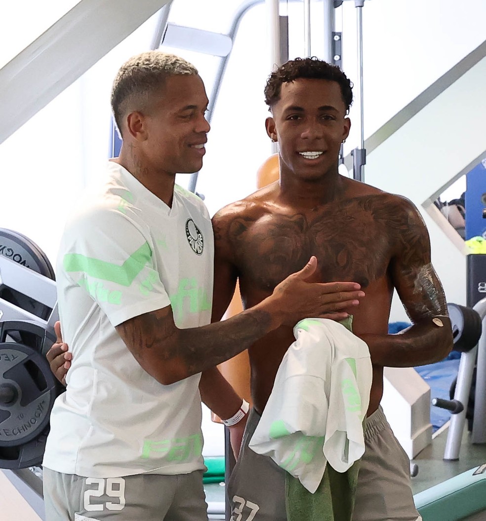 Caio Paulista e Kevin durante a reapresentação do Palmeiras — Foto: Cesar Greco