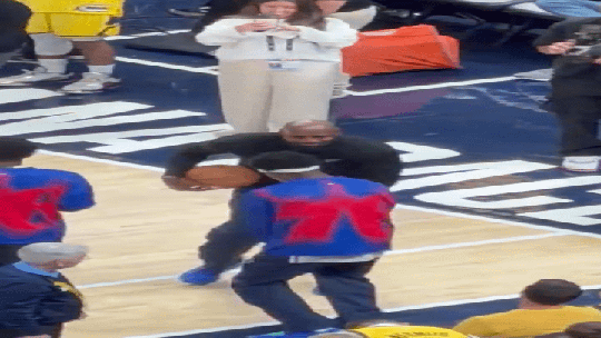 LeBron dança e protagoniza erro inacreditável no aquecimento; veja