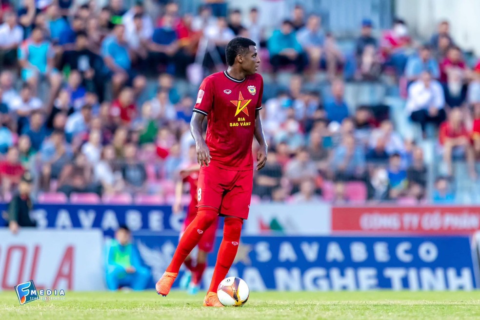 Neste ano, Ramires atuou no Hong Linh Ha Tinh, do Vietnã, onde atuou em 26 partidas — Foto: Divulgação