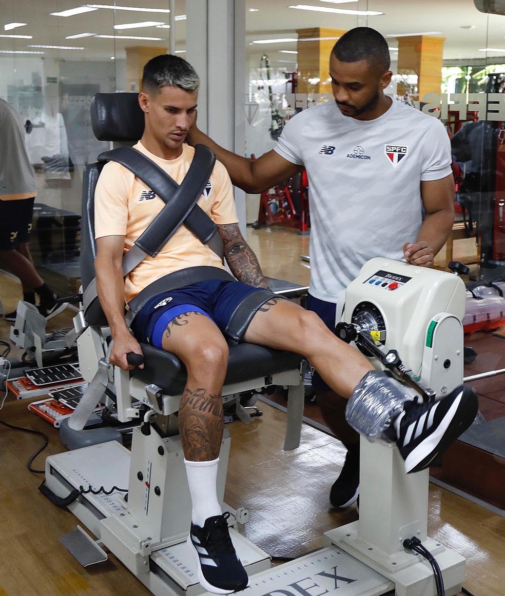 Ferreira em avaliações no São Paulo — Foto: Rubens Chiri