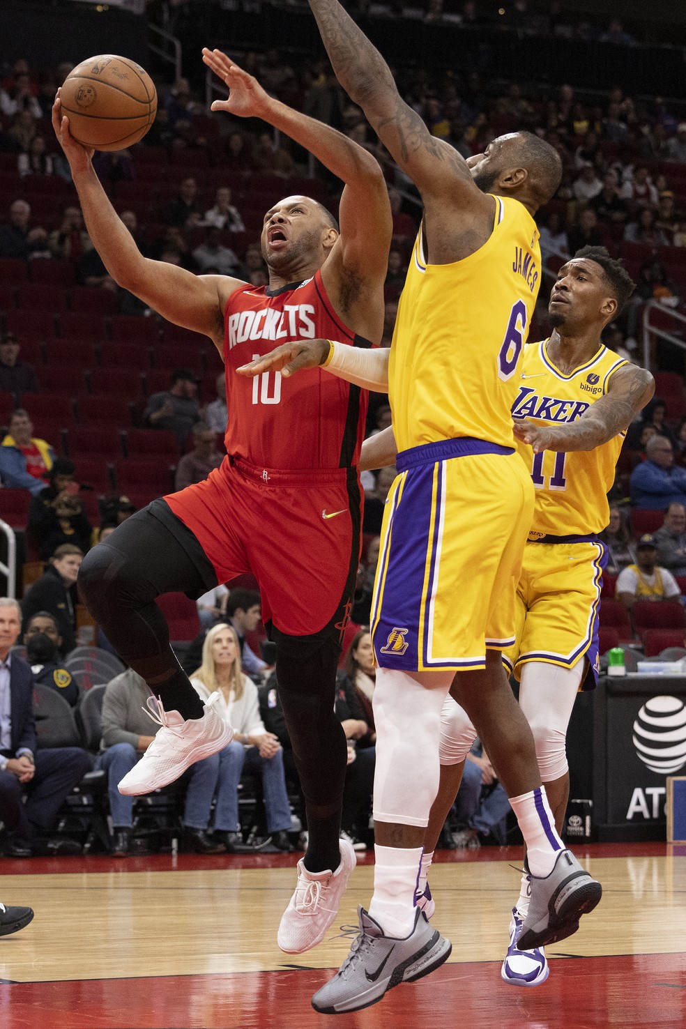 NBA aponta três erros de arbitragem em jogo entre Lakers e Suns