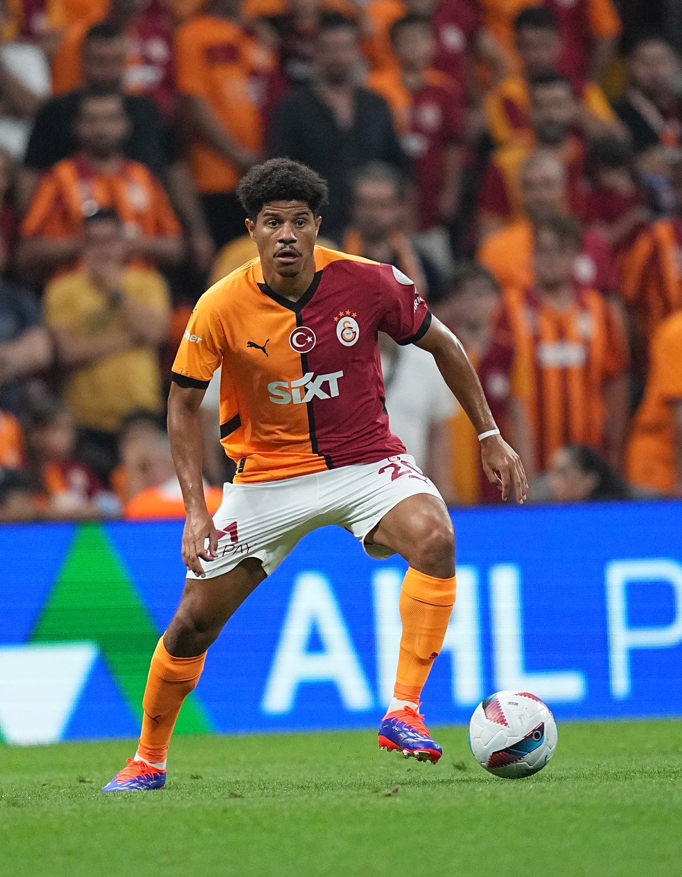Ex-São Paulo, Gabriel Sara estreia com vitória pelo Galatasaray | futebol  internacional | ge