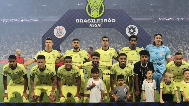 Corinthians posado para a foto oficial na estreia do novo uniforme