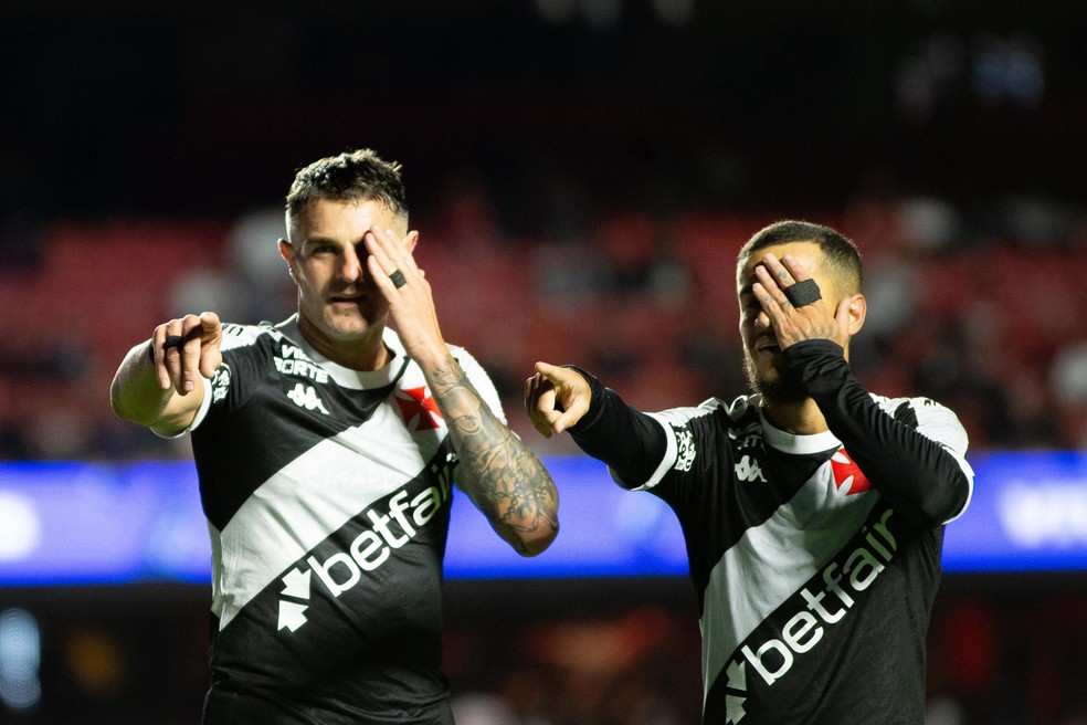 Vegetti e Coutinho em São Paulo x Vasco pelo Brasileirão 2025 — Foto: Matheus Lima | Vasco da Gama