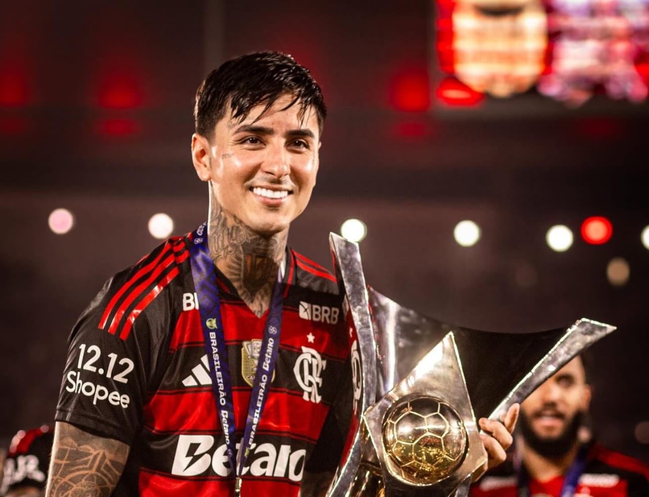 Empresário revela acordo para renovação de Pulgar no Flamengo: "Continuar fazendo história aqui"