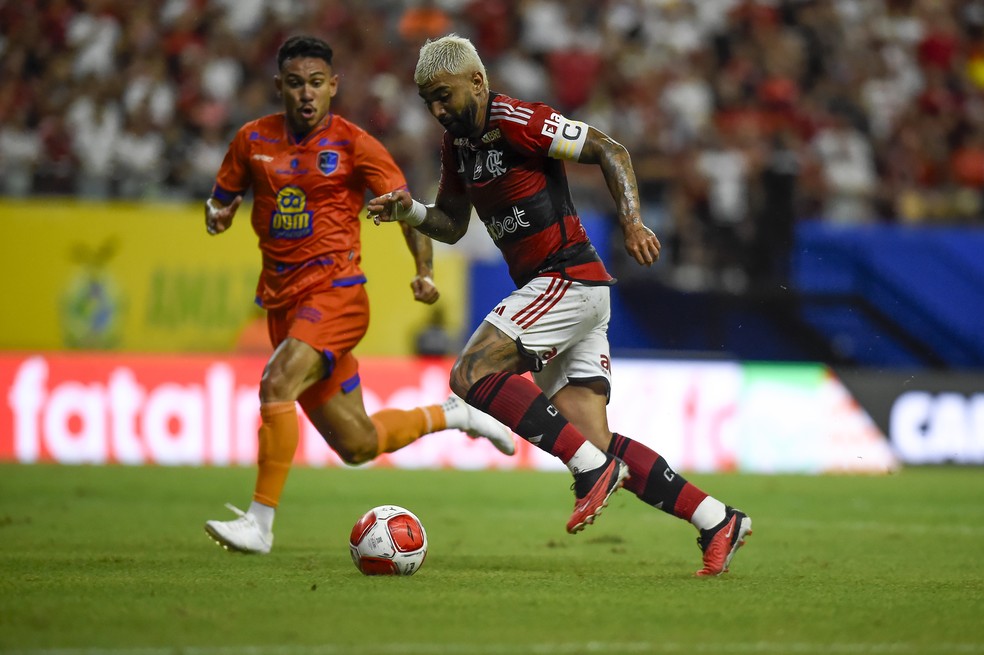 Gabigol dispara com a bola em Flamengo x Audas — Foto: Marcelo Cortes/Flamengo