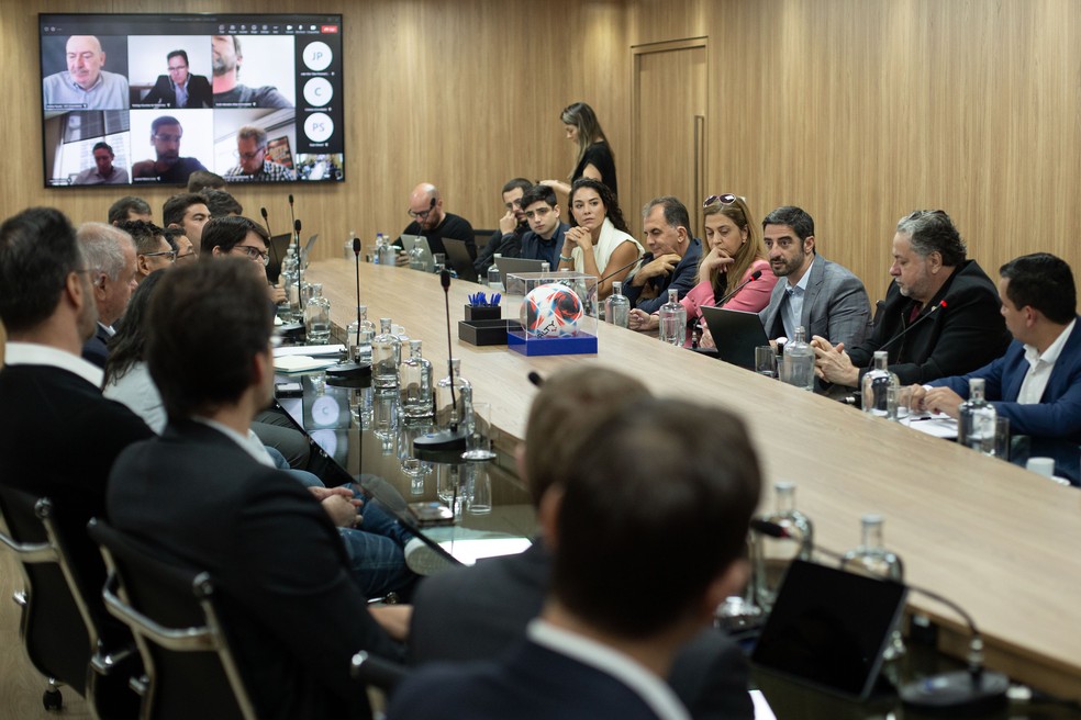 Assembleia geral da Libra, em São Paulo, na sexta-feira passada — Foto: Reprodução