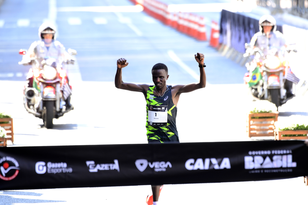 Queniano Wilson Too é campeão da São Silvestre 2024 — Foto: Marcos Ribolli