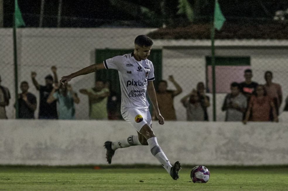 Paulo Vitor em campo pelo Botafogo-PB