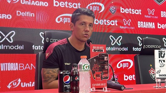 Thiago Carpini cita gols perdidos pelo Vitória e lamenta: "Algumas coisas fogem do meu controle"