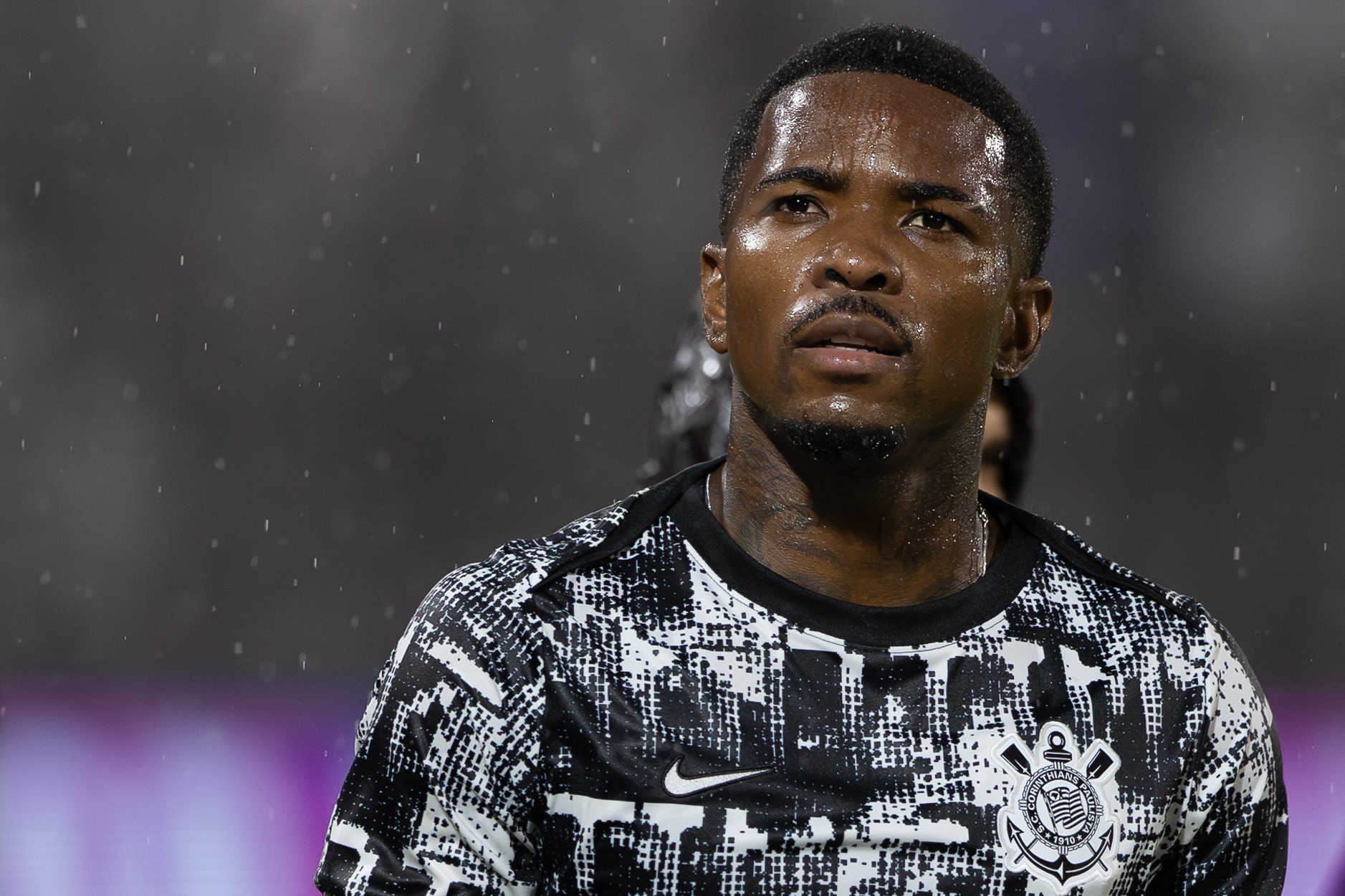 Não vai sair? Athletico recua em negociação por Cacá, do Corinthians, e deixa futuro do zagueiro incerto