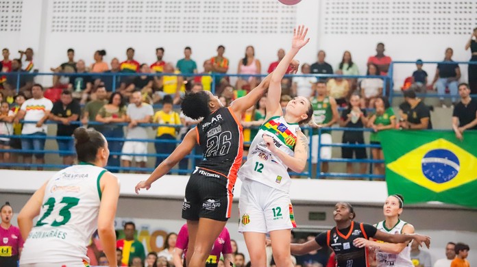 Blumenau e Sampaio Basquete avançam e estão nas semis da LBF