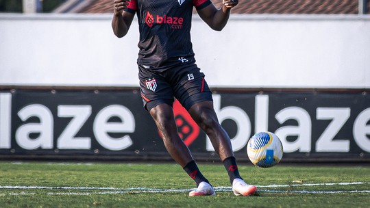 Atlético-GO inicia preparação para enfrentar o Fluminense; Campbell está fora