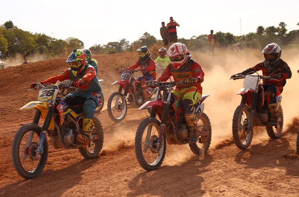 Prova de motocross reúne pilotos do Brasil e da França no extremo norte do  país, ap
