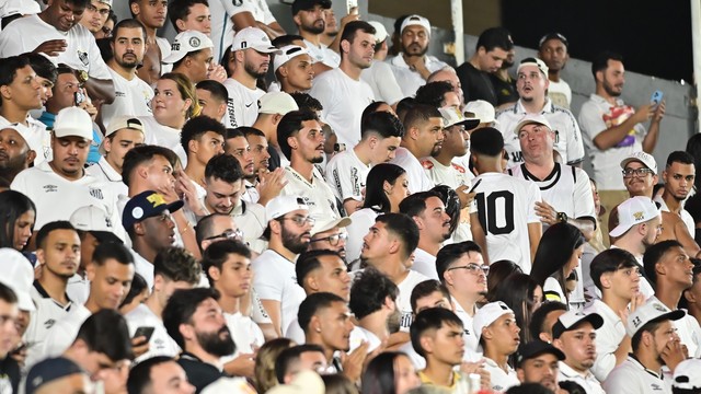 Torcida do Santos na partida contra o Recoleta