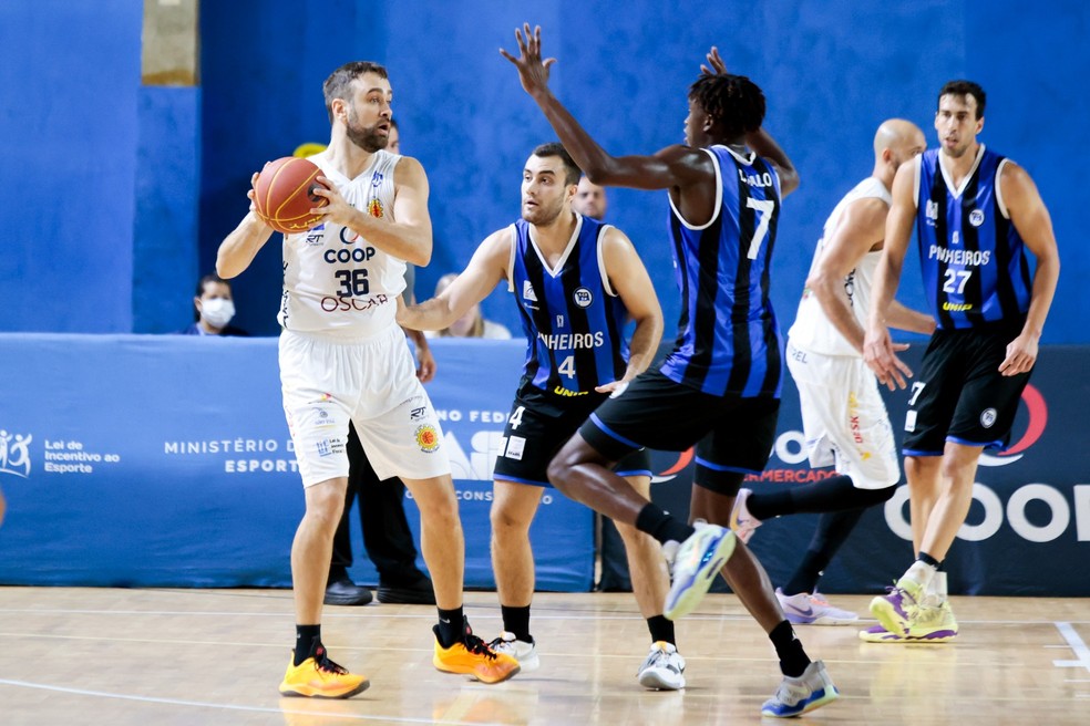 Pinheiros bate Mogi Basquete e reencontra a vitória no NBB Caixa - Esporte  Clube Pinheiros