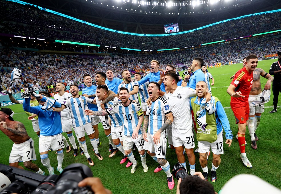 Assista à torcida da Argentina cantando em jogo da Copa