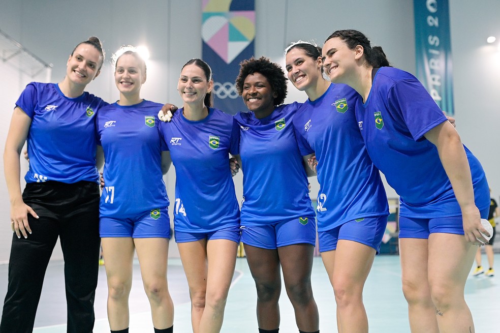 Sele&ccedil;&atilde;o de handebol do Brasil &mdash; Foto: Alexandre Loureiro/COB