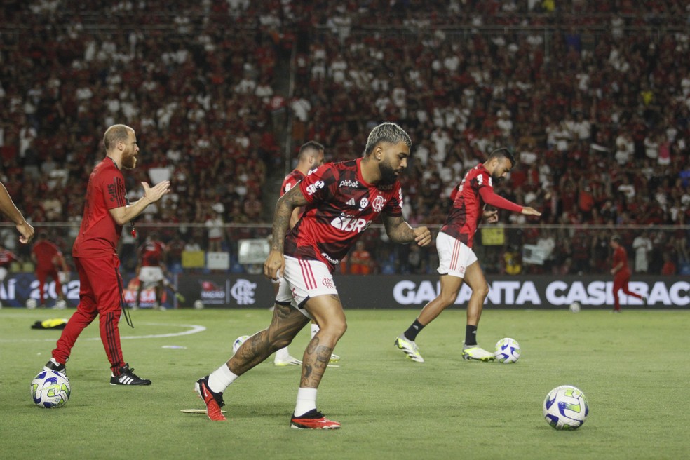Aquecimento de Gabigol, do Flamengo, no Kleber Andrade — Foto: Wagner Chaló