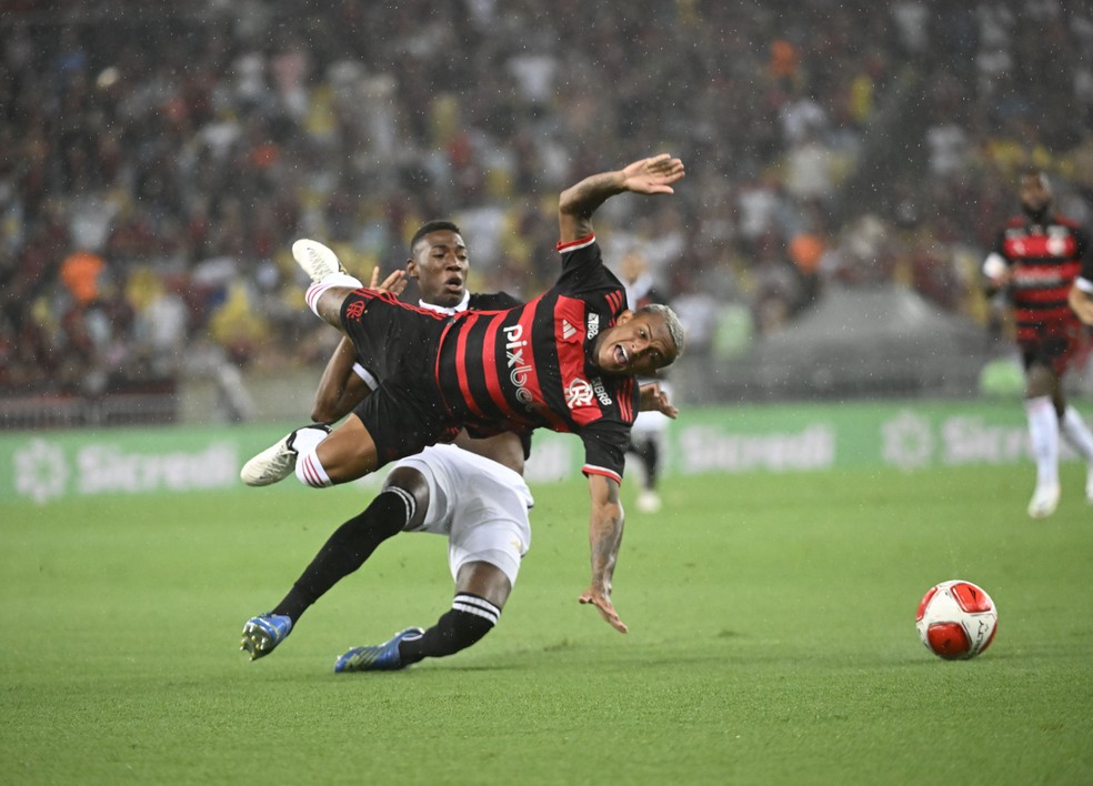 léo, wesley, flamengo, vasco — Foto: André Durão
