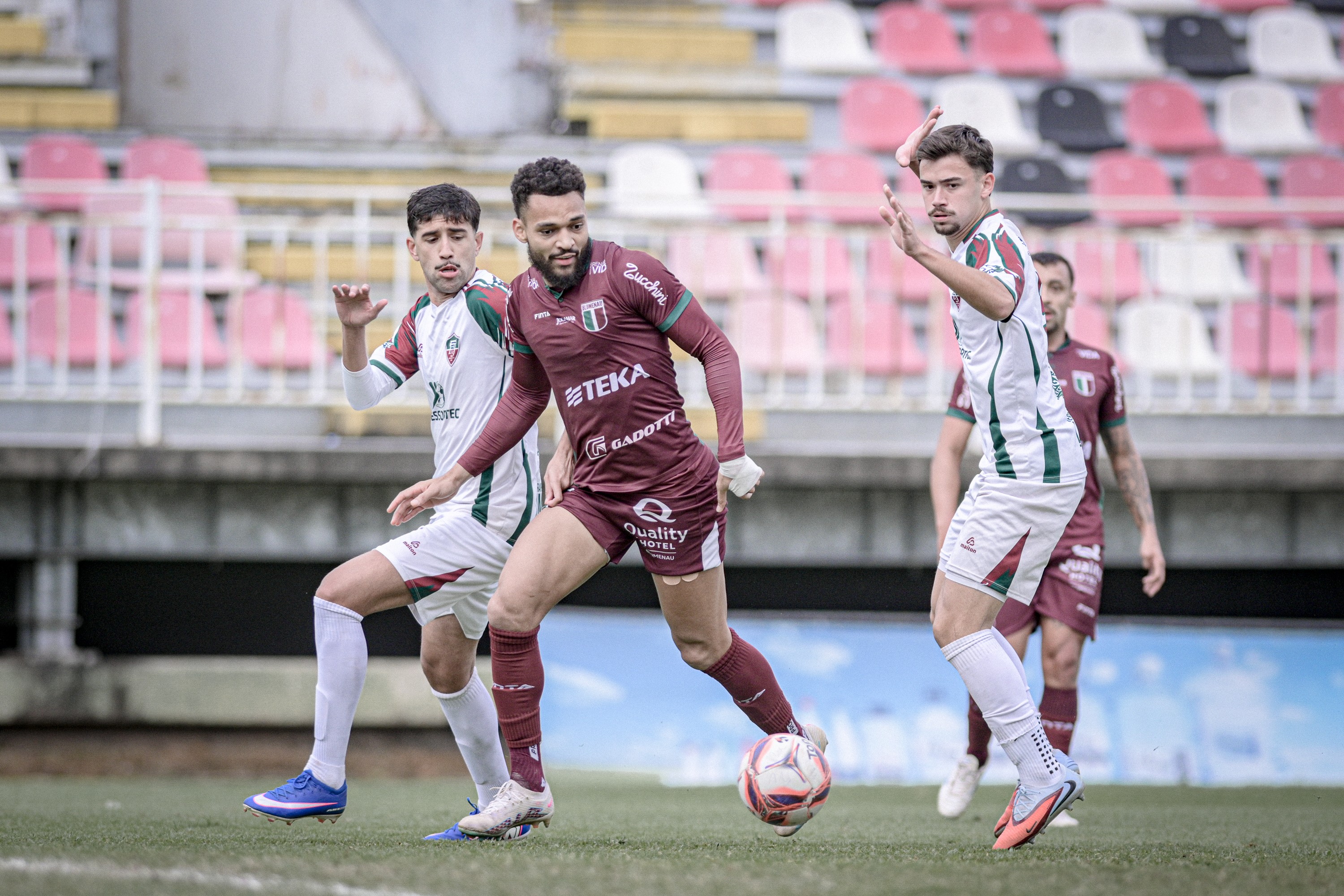 Fluminense e Blumenau empatam no Catarinense Série B