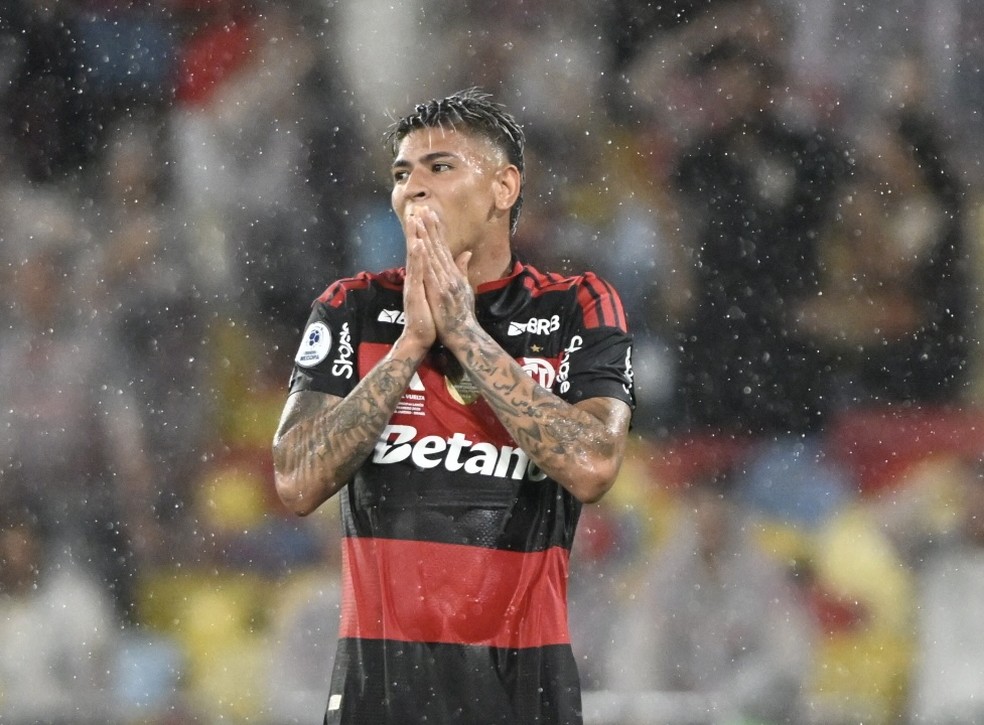 Carrascal em a��o pelo Flamengo � Foto: Andr� Dur�o