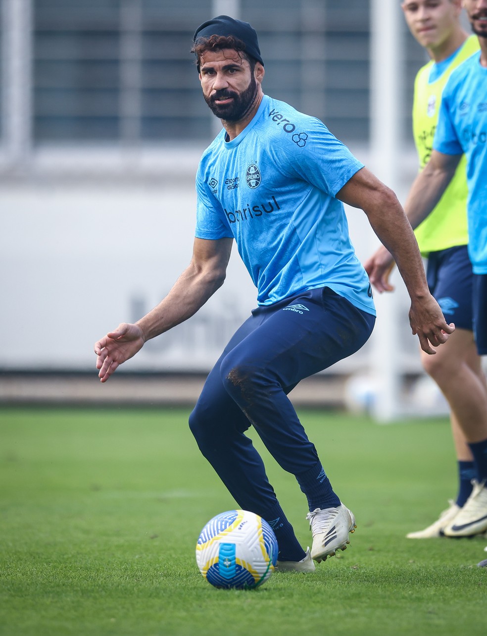 Diego Costa em treino do Grêmio — Foto: Lucas Uebel/Grêmio
