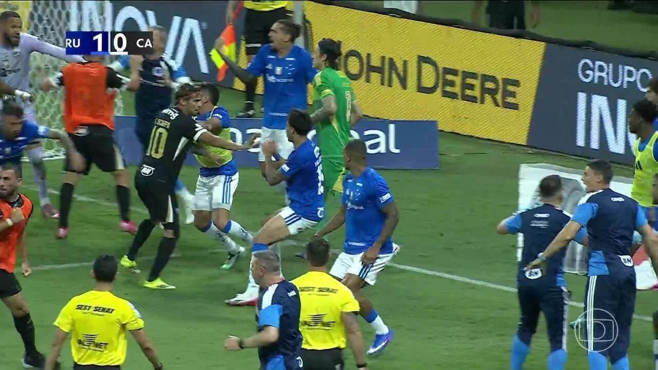 Cruzeiro x Atlético: o que faziam os jogadores que não foram expulsos