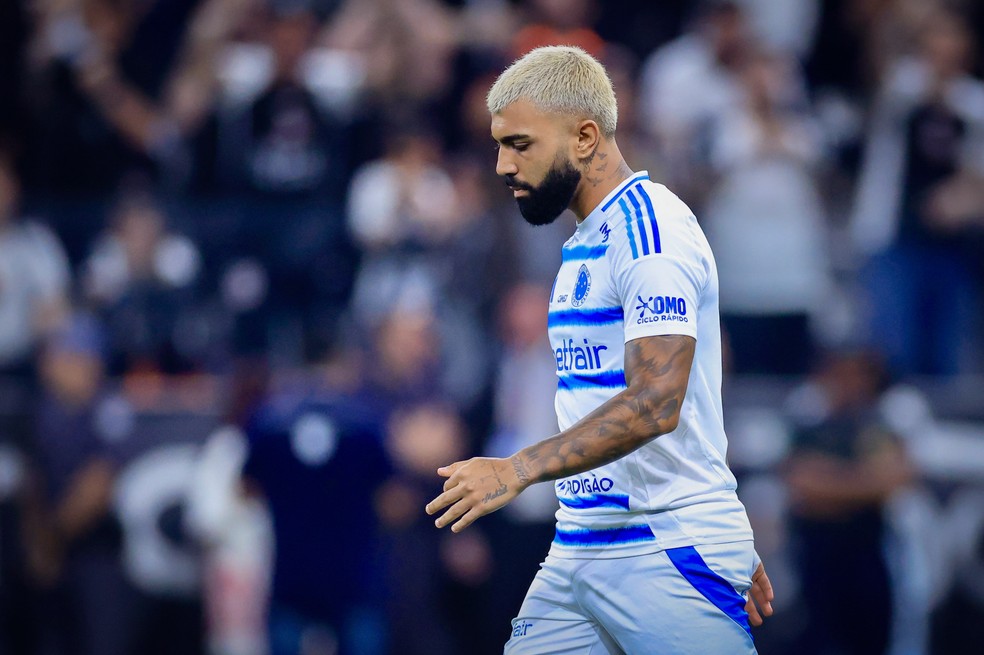 Gabigol perdeu pênalti em eliminação do Cruzeiro — Foto: Marcello Zambrana/AGIF