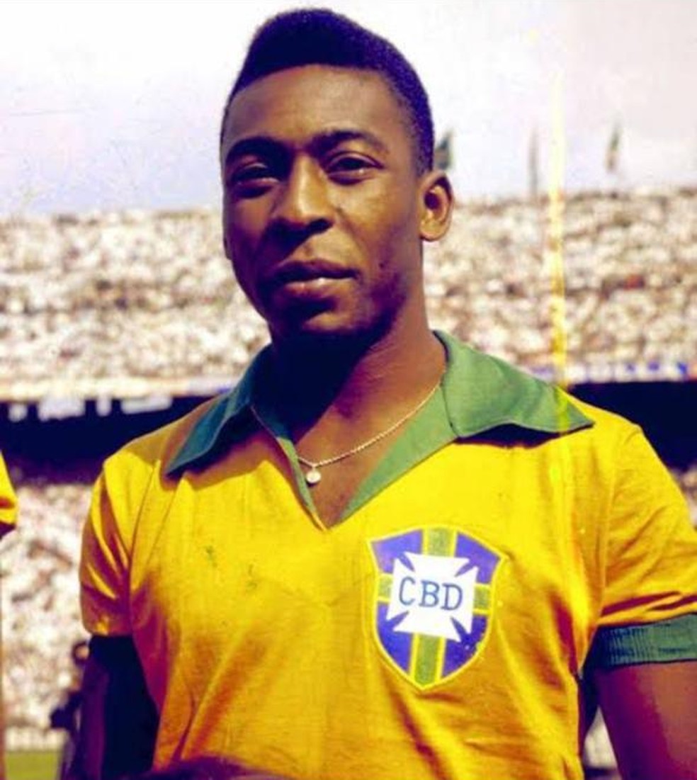 Pelé durante a Copa de 1966 vestindo a camisa citada por Cássio Brandão — Foto: Reprodução