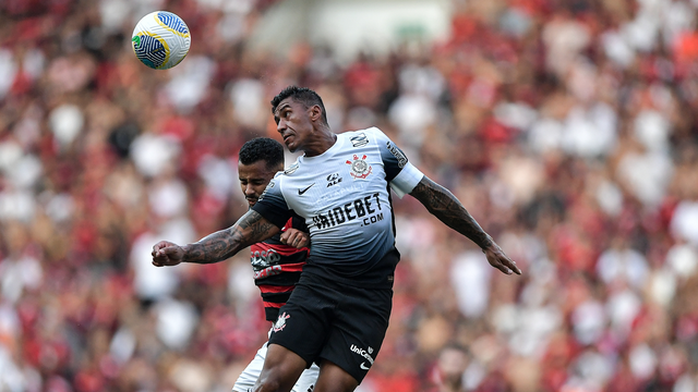 Paulinho em Flamengo x Corinthians