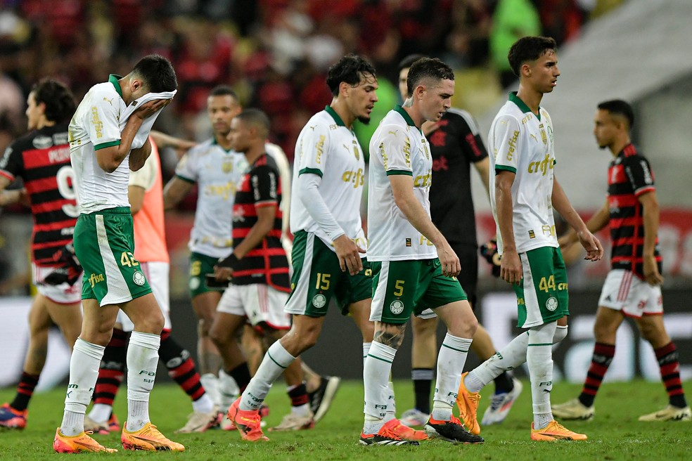 Jogadores do Palmeiras lamentam derrota para o Flamengo na Copa do Brasil � Foto: Thiago Ribeiro/AGIF