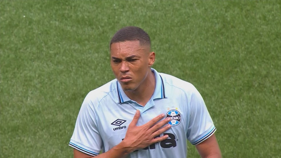 Carlos Vinicius, centroavante do Grêmio — Foto: Reprodução/TV Globo