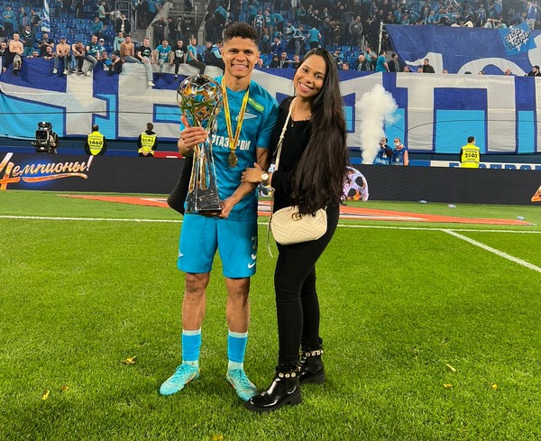Douglas Santos se torna tricampeão russo e comemora mais um título com o  Zenit
