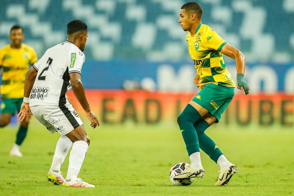 Cuiabá volta a vencer por três gols em competição nacional após dois anos