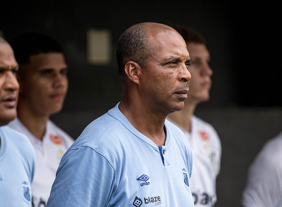 Orlando Ribeiro era técnico do time sub-20 do Santos — Foto: Bruno Vaz / Santos FC