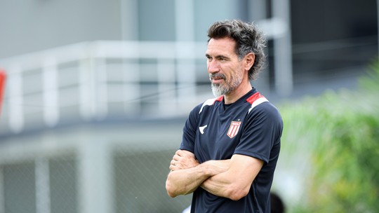 Atlético-MG encaminha contratação de Eduardo Domínguez, técnico do Estudiantes