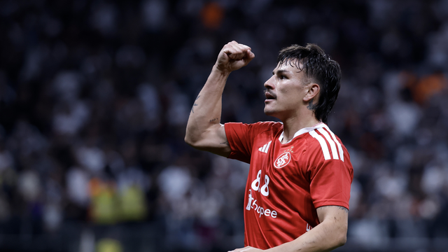 Bernabei marca para o Inter contra o Corinthians