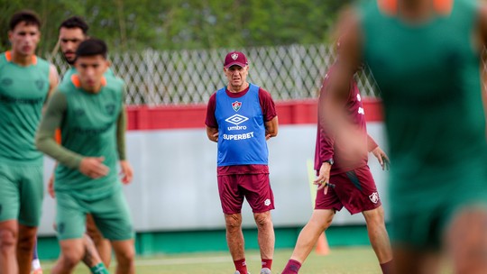 Escalação: Renato faz testes e indica possível mudança no esquema - Treinador testa variações após adotar time com três zagueiros durante a Copa do Mundo de Clubes