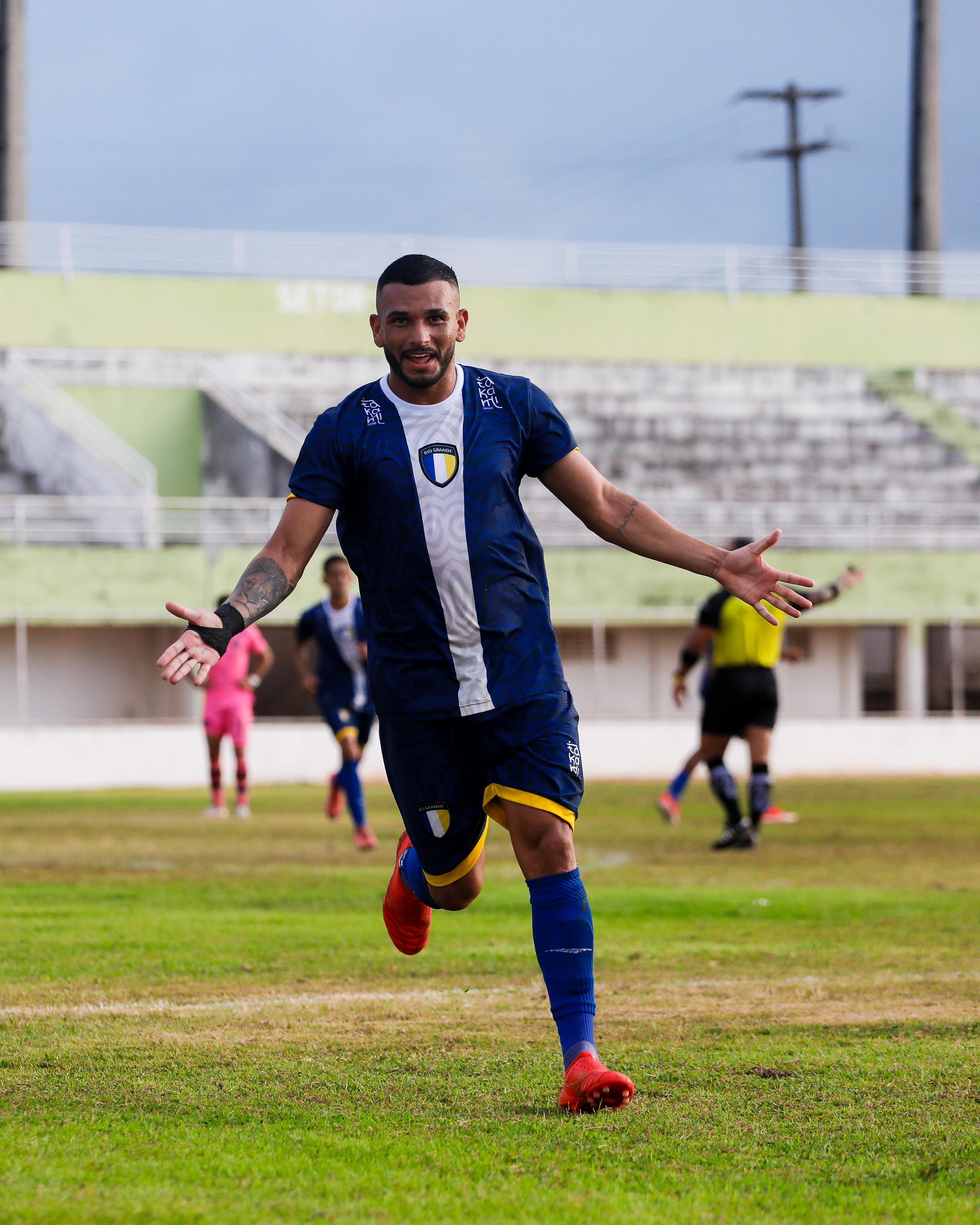 Rafael Ibiapino marca no fim e Rio Grande vence Laguna